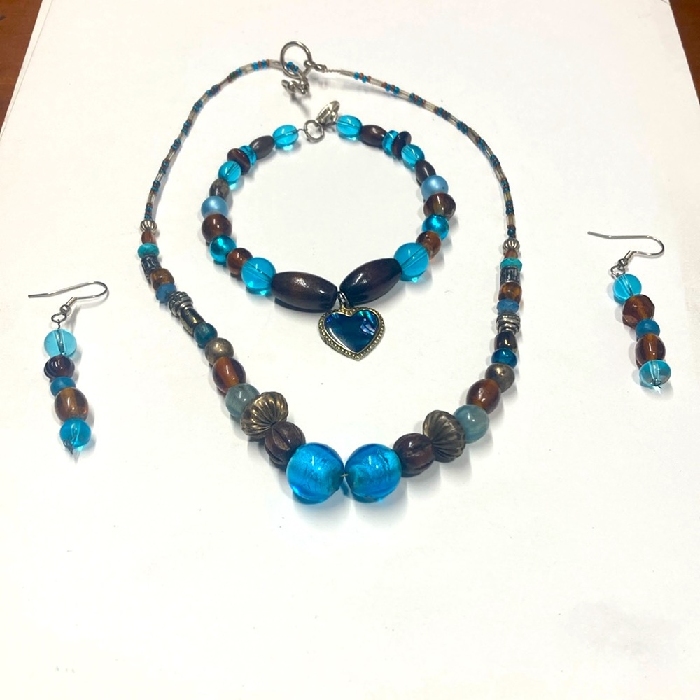 Handmade jewelry set in brown and turquoise. Original designs.